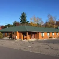 Northwoods Inn & Suites Minocqua,位于米诺阔的酒店