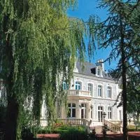 Logis Hôtel & Restaurant - Le Château Des Tourelles 3 étoiles，位于勒瓦斯特的酒店