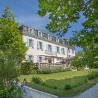 Logis Hôtel Restaurant Château Bellevue,位于Cazaubon的酒店