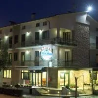 瑞瓦马尔酒店,位于Massignano的酒店