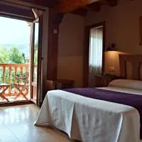 波萨达山谷德尔奥索旅馆，位于Lerones的酒店