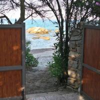 VILLA MILVIO con accesso privato in spiaggia，位于托尔托利的酒店