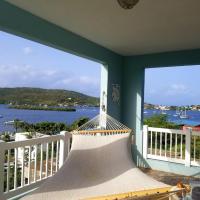 Island Charm Culebra Studios & Suites - Amazing Water views from all 3 apartments located in Culebra Puerto Rico!，位于库莱布拉Benjamin Rivera Noriega Airport - CPX附近的酒店