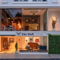 The Bull Boutique Hotel，位于蓬蒂切里Heritage Town的酒店