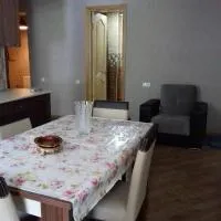 Hotel family hotel,位于Chiatʼura的酒店