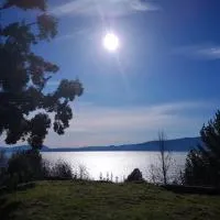 Cabañas Ayalén con vista al Lago，位于普孔的酒店