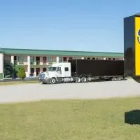 阿什速8酒店，位于阿什本的酒店
