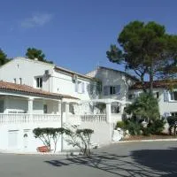 Le Sarac Hôtel，位于克莱蒙莱罗的酒店
