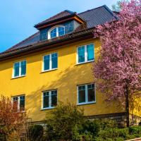 Modern apartment in the middle of the Thuringian Forest with use of garden and sauna，位于Schönbrunn的酒店