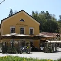 Hotel Lavica，位于萨莫博尔的酒店