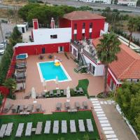 Villa 3 Caparica - Lisbon Gay Beach Resort，位于沙尔内卡的酒店