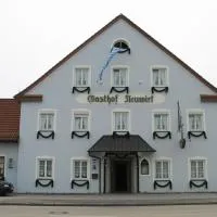 Hotel Neuwirt,位于哈尔伯格摩斯的酒店