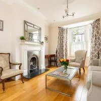 Stunning 3 bed house close to Westfield sleeps 8