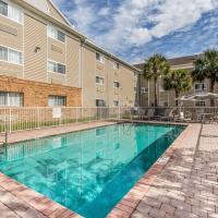 Suburban Studios Fort Myers Cape Coral，位于迈尔斯堡佩吉机场 - FMY附近的酒店
