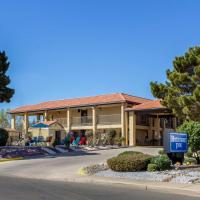 Rodeway Inn near Ft Huachuca，位于谢拉维斯塔Sierra Vista Municipal/Libby Army Airfield - FHU附近的酒店