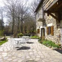 Logis Hôtel Auberge de la Hulotte,位于Saint-Jacques-dʼAmbur的酒店