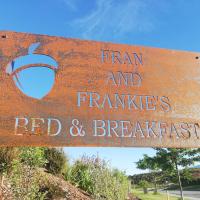 Fran and Frankie's Bed & Breakfast，位于Luggate瓦纳卡机场 - WKA附近的酒店