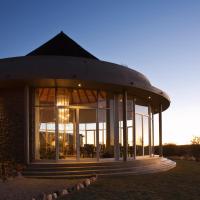 Naankuse Lodge，位于温特和克霍齐亚·库塔科国际机场 - WDH附近的酒店