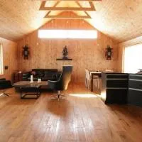 Glass House with Private River & 360° Views，位于Arnarstapi的酒店