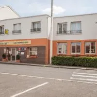 Logis Hôtel Les Voyageurs，位于Lezoux的酒店