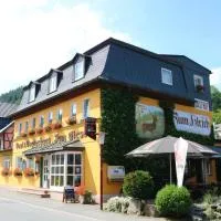 Landhotel Zum Hirsch，位于Unterweißbach的酒店