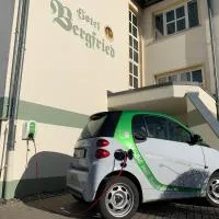 Hotel & Restaurant Bergfried,位于萨尔费尔德的酒店