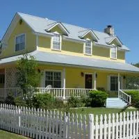 Yellow House B&B,位于Salado的酒店