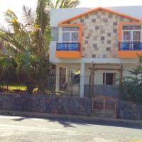 Chez Clenya Guesthouse，位于Rodrigues IslandSir Gaëtan Duval Airport - RRG附近的酒店