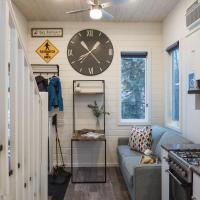 Tiny Homes by Snow Valley Lodging，位于弗尼的酒店