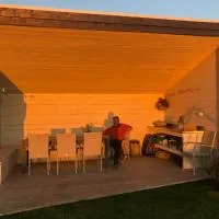 TINEBUA Basecamp Senja，位于Berg的酒店