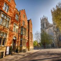 The Dean Court，位于约克York City Centre的酒店