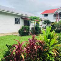 Paea's Guest House，位于努库阿洛法努库阿罗法国际机场 - TBU附近的酒店