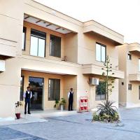 The First Hotel，位于木尔坦Multan International Airport - MUX附近的酒店