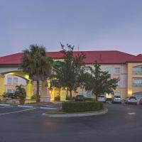 La Quinta Inn and Suites Fort Myers I-75，位于迈尔斯堡西南佛罗里达国际机场 - RSW附近的酒店