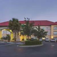 La Quinta Inn and Suites Fort Myers I-75，位于迈尔斯堡西南佛罗里达国际机场 - RSW附近的酒店