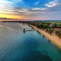 Almond Beach Resort at Jaguar Reef，位于霍普金斯的酒店