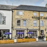 The George Hotel，位于阿克斯明斯特的酒店