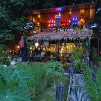 Do Dee Cafe Bangkok Hostel，位于曼谷Phasi Charoen的酒店