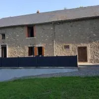 LES ARLEUQUINS，位于Arleuf的酒店