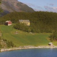 Beautiful Home In Korsfjorden With House A Mountain View，位于Komagfjord哈斯维克机场 - HAA附近的酒店