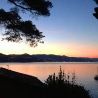 Portofino Seaview Apartment, 50 meters from the beach, free parking, air conditioning，位于帕拉基的酒店