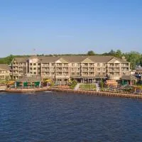 Chautauqua Harbor Hotel - Jamestown，位于Celoron的酒店