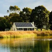 The Lake House Retreat，位于Keith的酒店