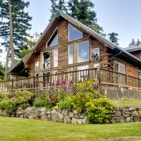 Log Home on Lopez-Spencer Spit，位于Port StanleyBlakely Island Airport - BYW附近的酒店