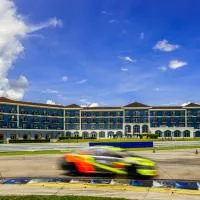 SEVEN Sebring Raceway Hotel,位于赛百灵的酒店