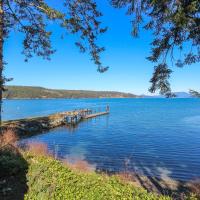 Lopez Island Hunter Bay Waterfront Home，位于LopezLopez Island Airport - LPS附近的酒店