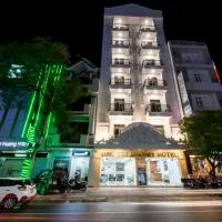 Dac Tin Luxury Hotel，位于莲三的酒店