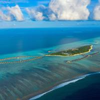 Pullman Maldives Maamutaa - All-Inclusive Resort - 50 percent off Transfers - kids below 12 years old can dine free，位于MaamutaaKooddoo Airport - GKK附近的酒店