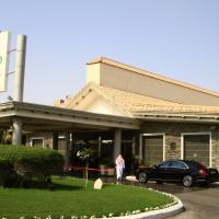阿可贺巴滨海路智选假日酒店，位于阿可贺巴Al Yarmouk的酒店