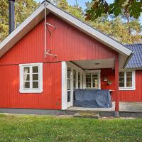 Charming Holiday Home in Bornholm with Roofed Terrace，位于维斯特索马肯的酒店